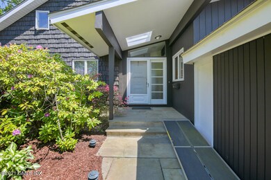 2 Lighthouse Ln Greenwich CT-large-068-0