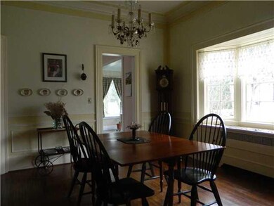 Dining Room Bay window lights up the room!