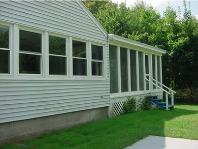 27 Pine St, Danville, NH 03819 - photo 4