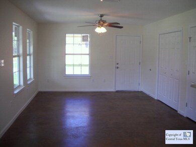 1078 E Weinert St, Seguin, TX 78155 - photo 5