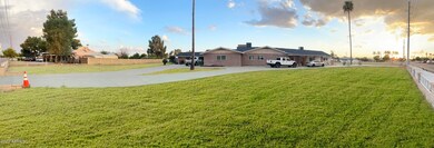 00 panorama front yard