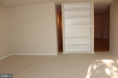 1040 Deer Ridge Dr unit 202, Baltimore, MD 21210 - photo 6