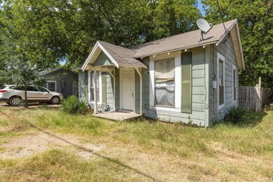 810 Granbury St, Cleburne, TX 76033 - photo 4