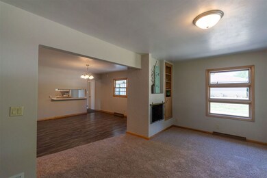 3205 Mcclain Dr, Cedar Falls, IA 50613 - photo 4