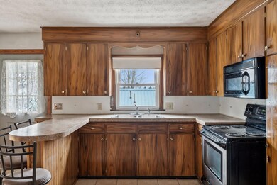 24 Irwin St, Lewiston, ME 04240 - photo 6