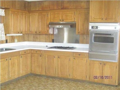 204 E Thompson St, New Iberia, LA 70560 - photo 2