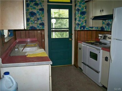 111 W Ridge St, Lansford, PA 18232 - photo 2