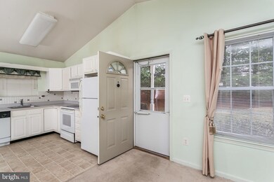 2006 Rudy Serra Dr unit C, Sykesville, MD 21784 - photo 4