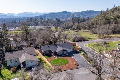 1790 NE Hillcrest Ln, Grants Pass, OR 97526 - photo 6