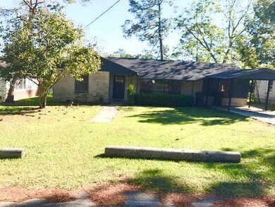 824 Daughtry Ave N, Douglas, GA 31533 - photo 2