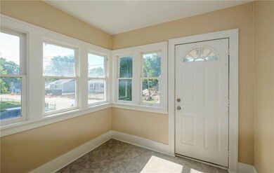 2922 E Madison Ave, Des Moines, IA 50317 - photo 3