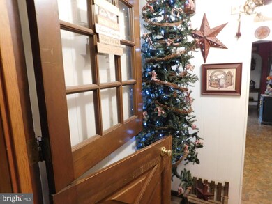 1011 Hunter St, Tamaqua, PA 18252 - photo 4