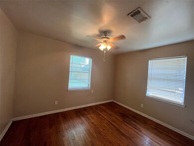 67 1/2 Neyland St, Houston, TX 77022 - photo 5