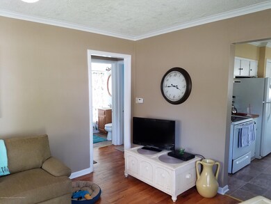 5 Entry to Living Room