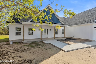 405 Landfall Ct, Newport, NC 28570 - photo 4