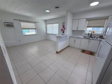 2235 Coolidge St unit 2, Hollywood, FL 33020 - photo 2
