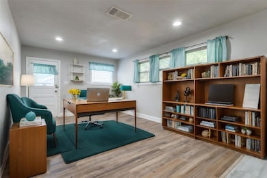 518 W Bullock St, Denison, TX 75020 - photo 3