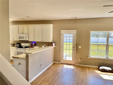 214 Victorian Lake Dr, Brunswick, GA 31525 - photo 2