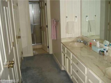 Master Bath/Spa.