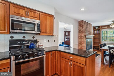 10803 Mccomas Ct, Kensington, MD 20895 - photo 4