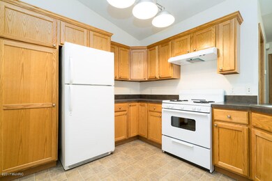 17302 Hazel St_009