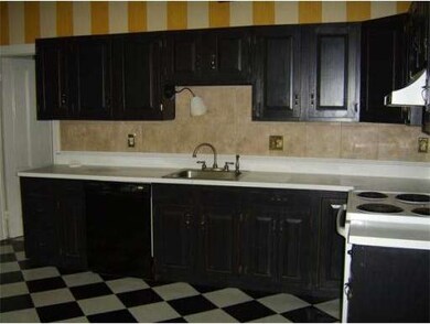 23 11th St unit 2, Lowell, MA 01850 - photo 2