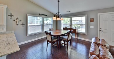 876 Holley Way, Central Point, OR 97502 - photo 5