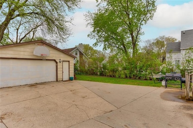 5707 University Ave, Des Moines, IA 50311 - photo 3