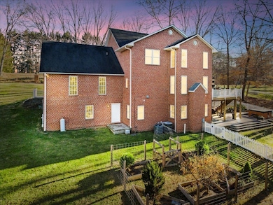 19 Pine View Dr, Radford, VA 24141 - photo 2