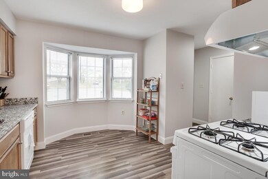 6807 Central Hills Ct, Hyattsville, MD 20785 - photo 7