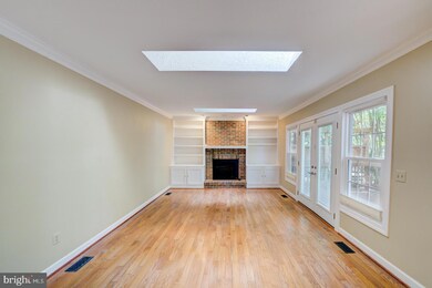 15416 Snowhill Ln, Centreville, VA 20120 - photo 3
