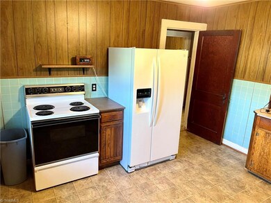 141 West St, Asheboro, NC 27205 - photo 3