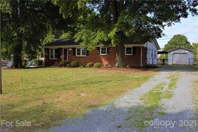 Front Exterior & Driveway