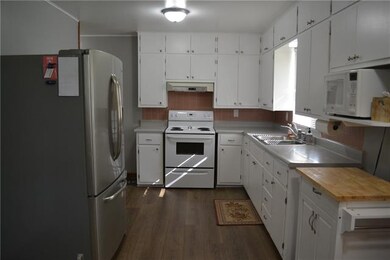 123 Shawnee St, Topeka, KS 66615 - photo 4