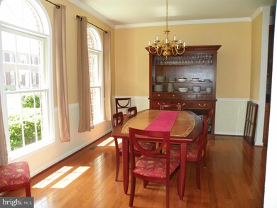 4313 Hollowstone Ct, Chantilly, VA 20151 - photo 3