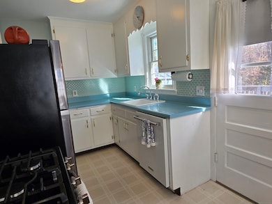 64 Woodrow Ave, Norwich, CT 06360 - photo 5