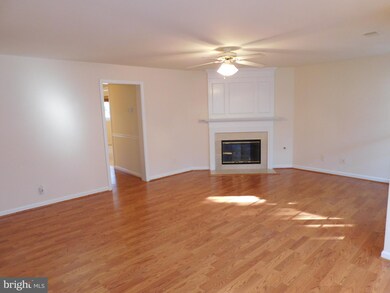 9242 Cardinal Forest Ln unit 9242A-, Lorton, VA 22079 - photo 5