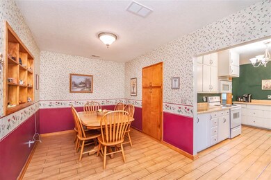 1804 Hawthorne Dr, Cedar Falls, IA 50613 - photo 5