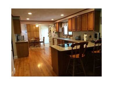Kitchen. Kitchen with 2 sinks, Quartz Counters and