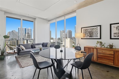 Centro unit 1810, Miami, FL 33131 - photo 5