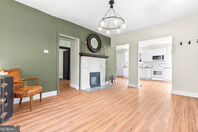 587 Robert Henry St, Macon, GA 31206 - photo 4