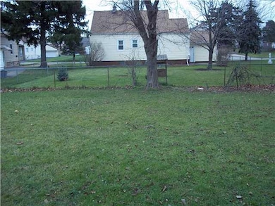 Yard/Garden Extra wide lot makes for a nice sized 