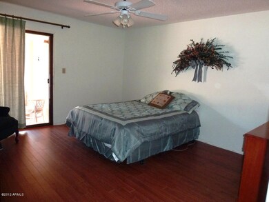 HUGE-MASTER_SUITE