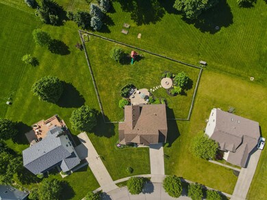 1102 Northwood Circle