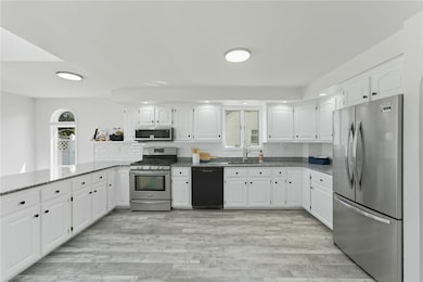 136 Frankfort St, Cranston, RI 02910 - photo 7