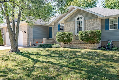 305 Meadow St, Nixa, MO 65714 - photo 2