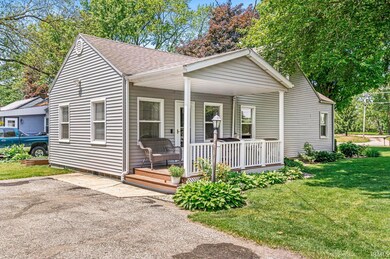 542 E Michigan St, New Carlisle, IN 46552 - photo 4