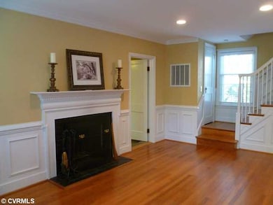 Living Room - The living room would make a perfect