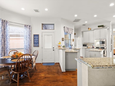 Kitchen with eat-in dining area
