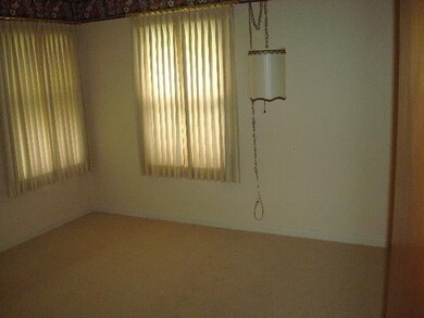 2201 W Elm Ave, Enid, OK 73703 - photo 4